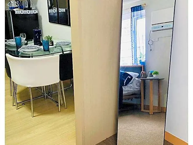 Отель Santorini Inspired 1bedroom Unit At Trees Residences